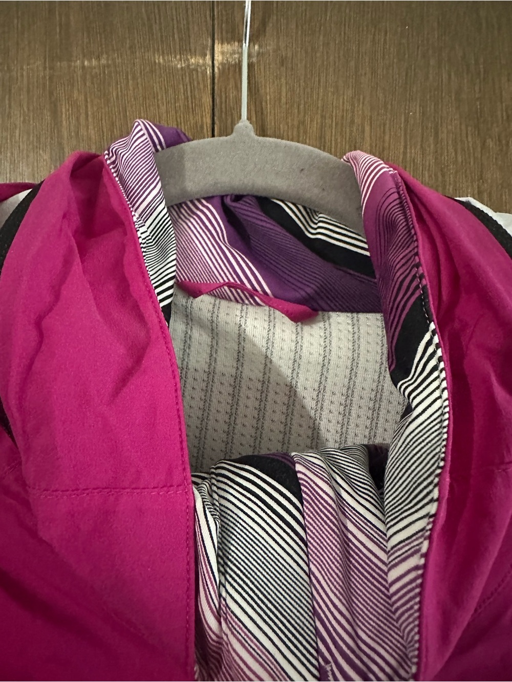 lululemon athletica Women’s Lightweight Fuchsia Pink Hooded Full Zip Jacket 12 - Picture 9 of 16